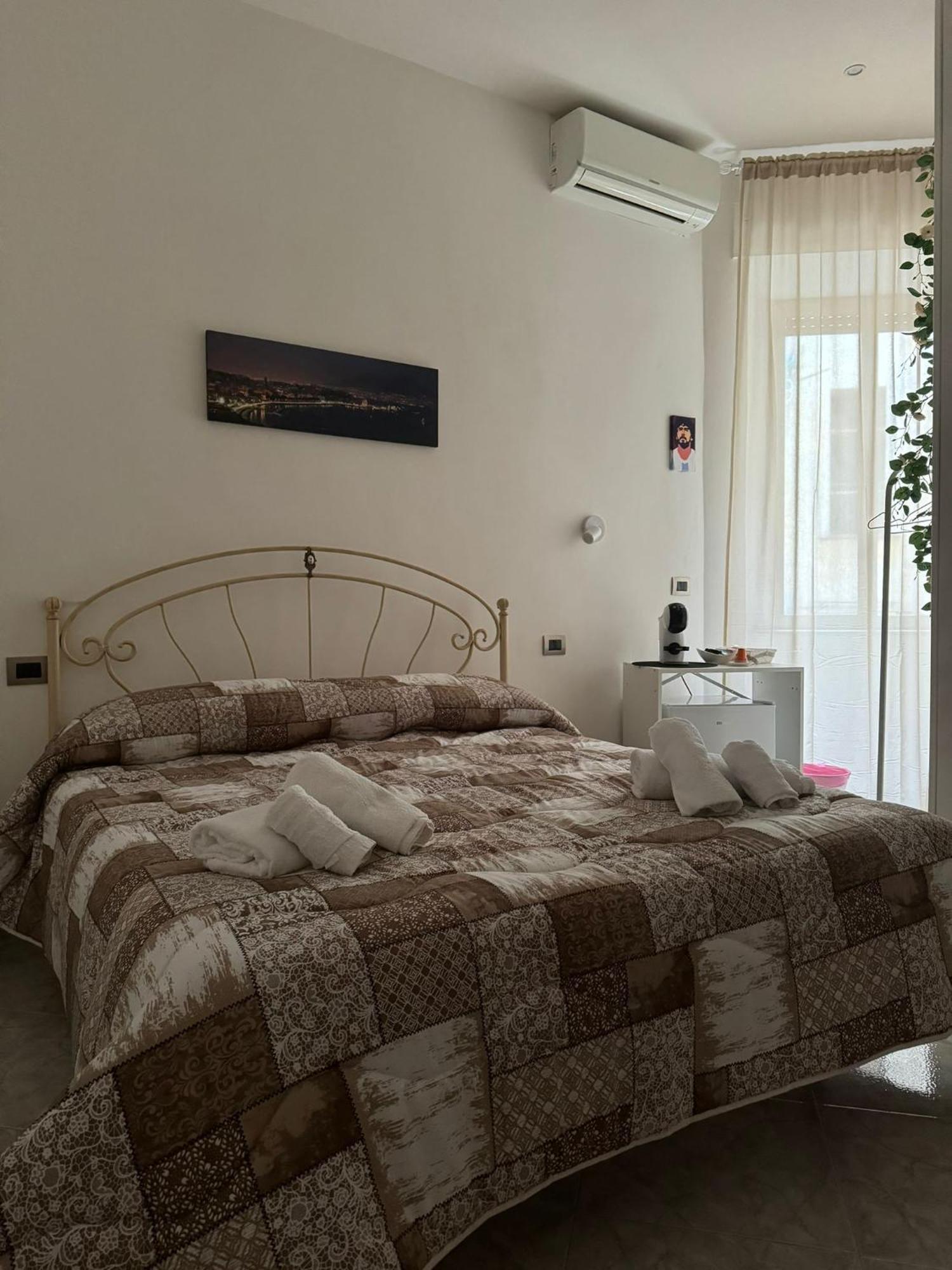 B&B Partenope Napoli Bagian luar foto
