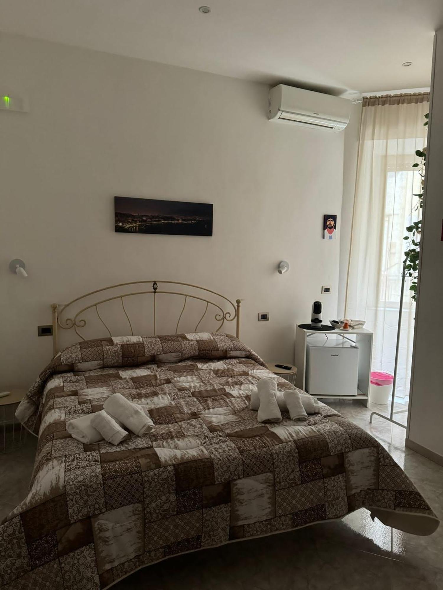 B&B Partenope Napoli Bagian luar foto